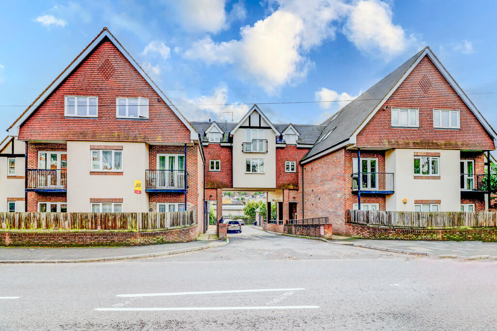 Main image of property: West Wycombe Road, High Wycombe, Buckinghamshire, HP12