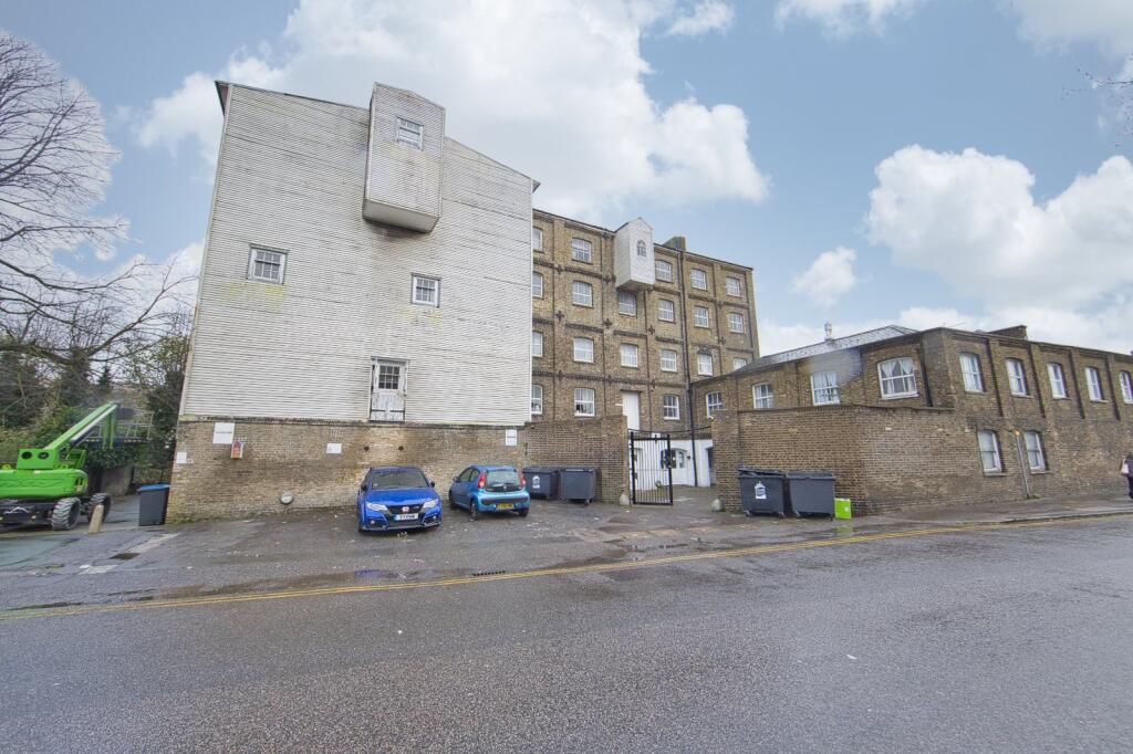 Main image of property: London Road, Dover, Kent, CT17