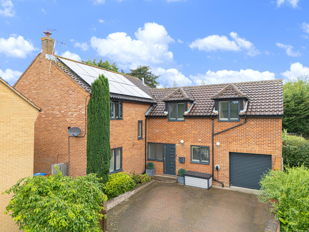 Main image of property: The Lindens, Loughton, Essex, IG10