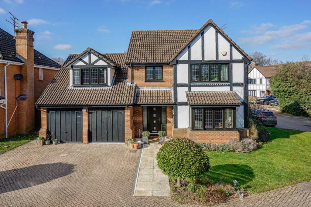 4 bedroom detached house for sale in The Copse, Fields End, HP1