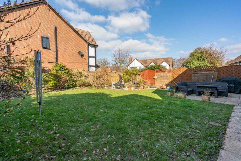 4 bedroom detached house for sale in The Copse, Fields End, HP1