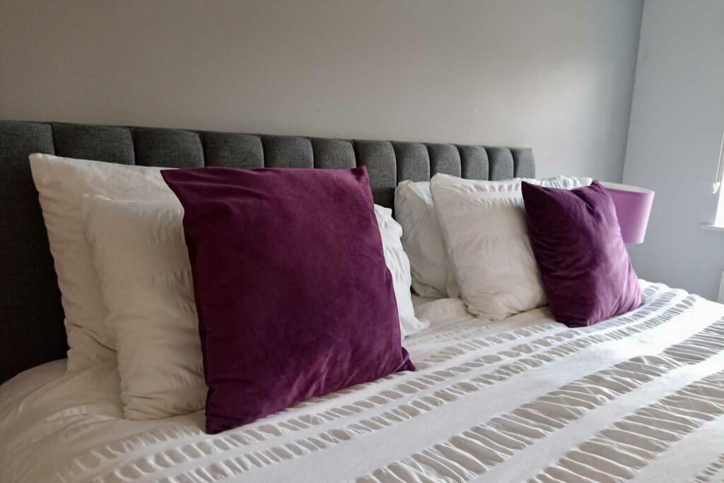 3 bedroom house for sale in Crown Walk, Apsley Lock, HP3