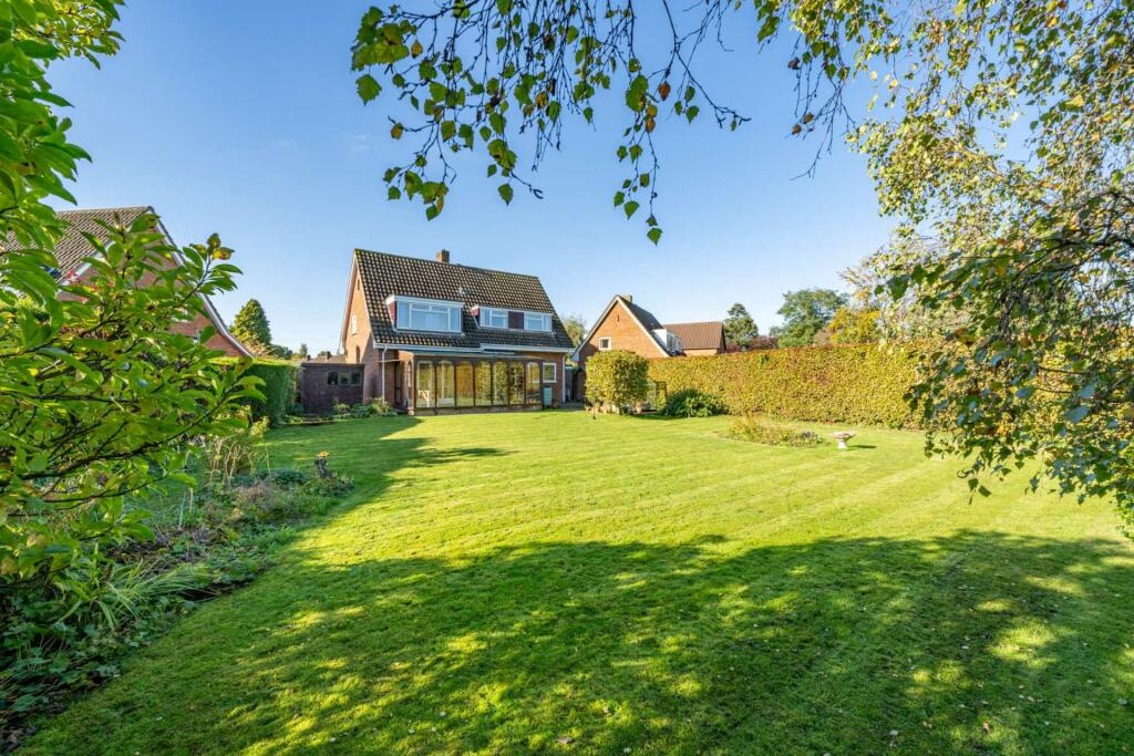 4 bedroom house for sale in ** BOVINGDON GREEN ** Greenview Close, HP3