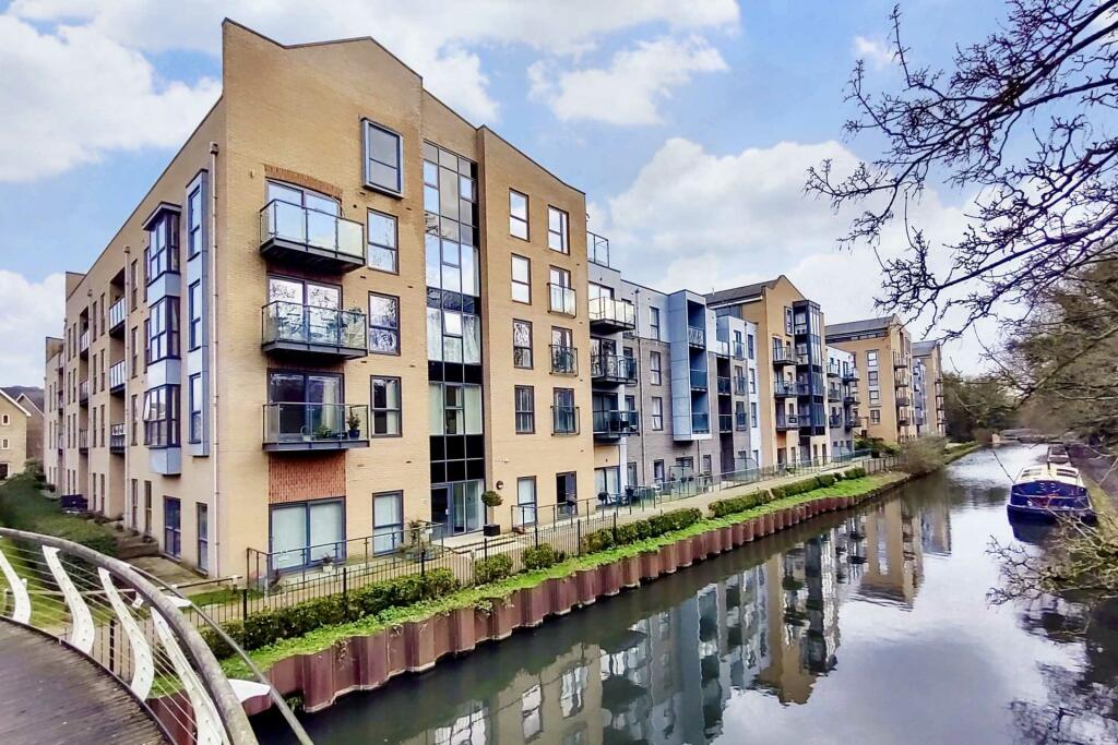 1 bedroom apartment for sale in Nash Mills Wharf, Apsley, HP3