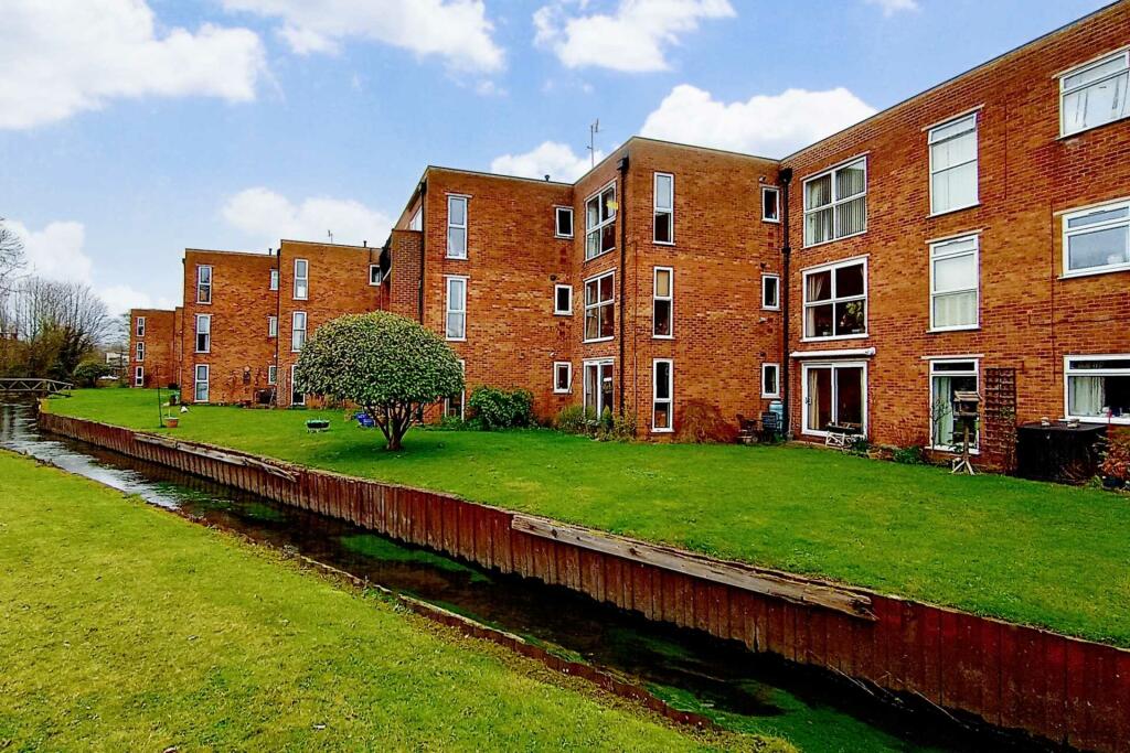 2 bedroom apartment for sale in River Park, Boxmoor, HP1