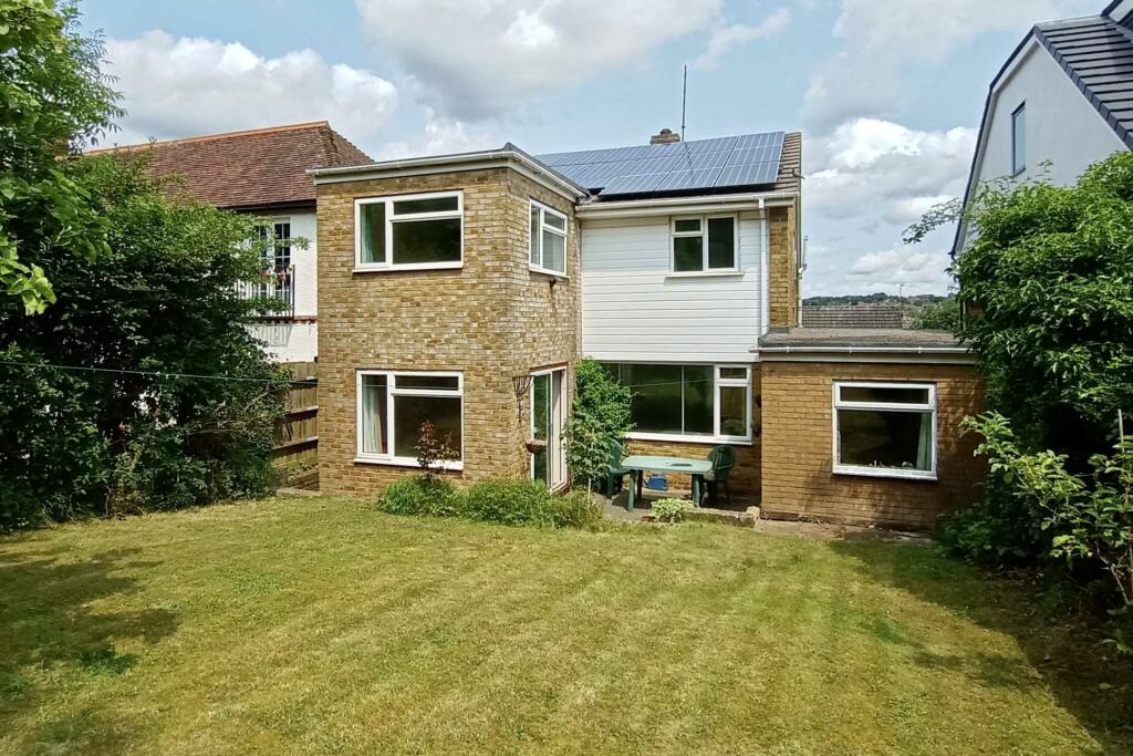4 bedroom detached house for sale in King Edward Street, Apsley, HP3