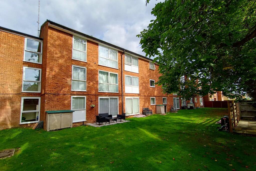 2 bedroom apartment for sale in Datchet Close, Hemel Hempstead, HP2