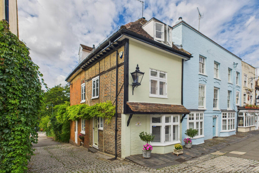 Main image of property: High Street, Old Town, HP1