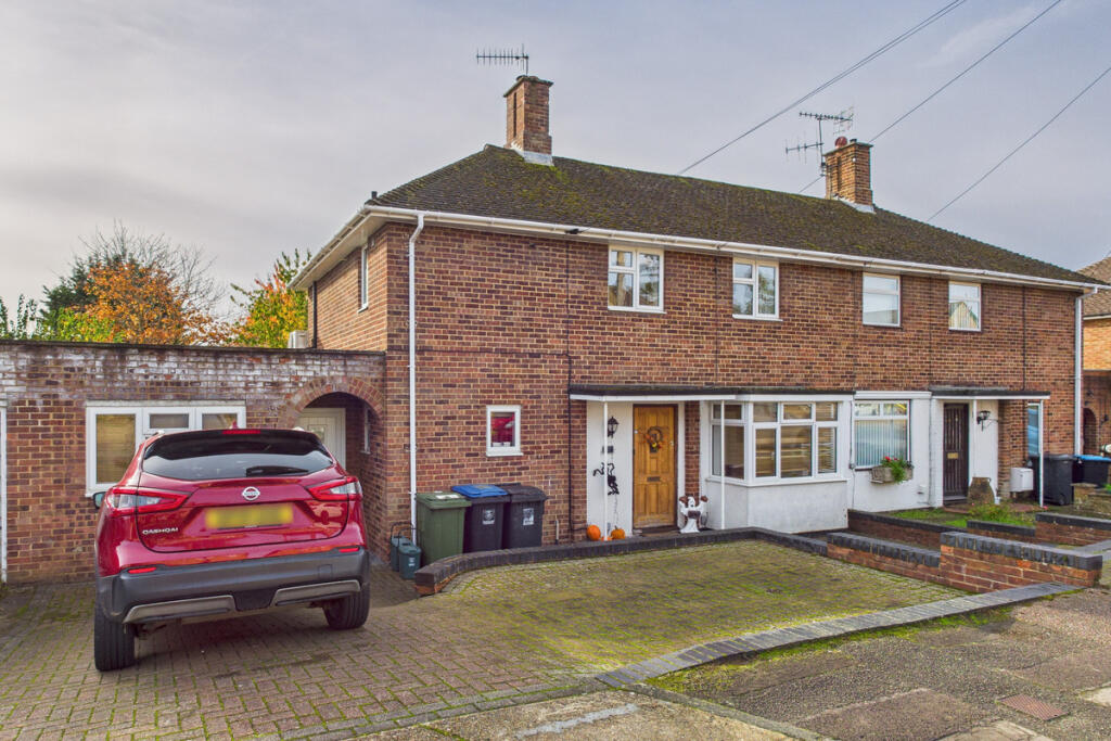 Main image of property: Lindlings, Hemel Hempstead, HP1