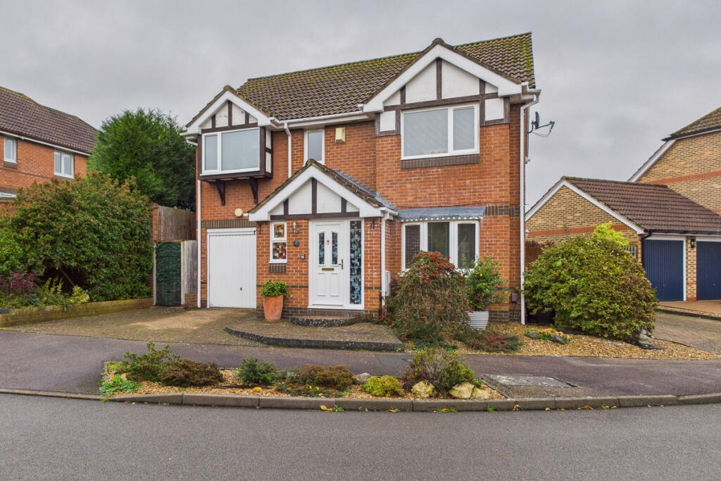 Main image of property: Knights Orchard, Hemel Hempstead, HP1