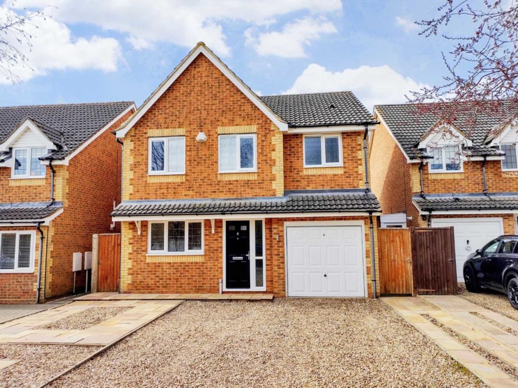 3 bedroom detached house for sale in Parklands, Hemel ...