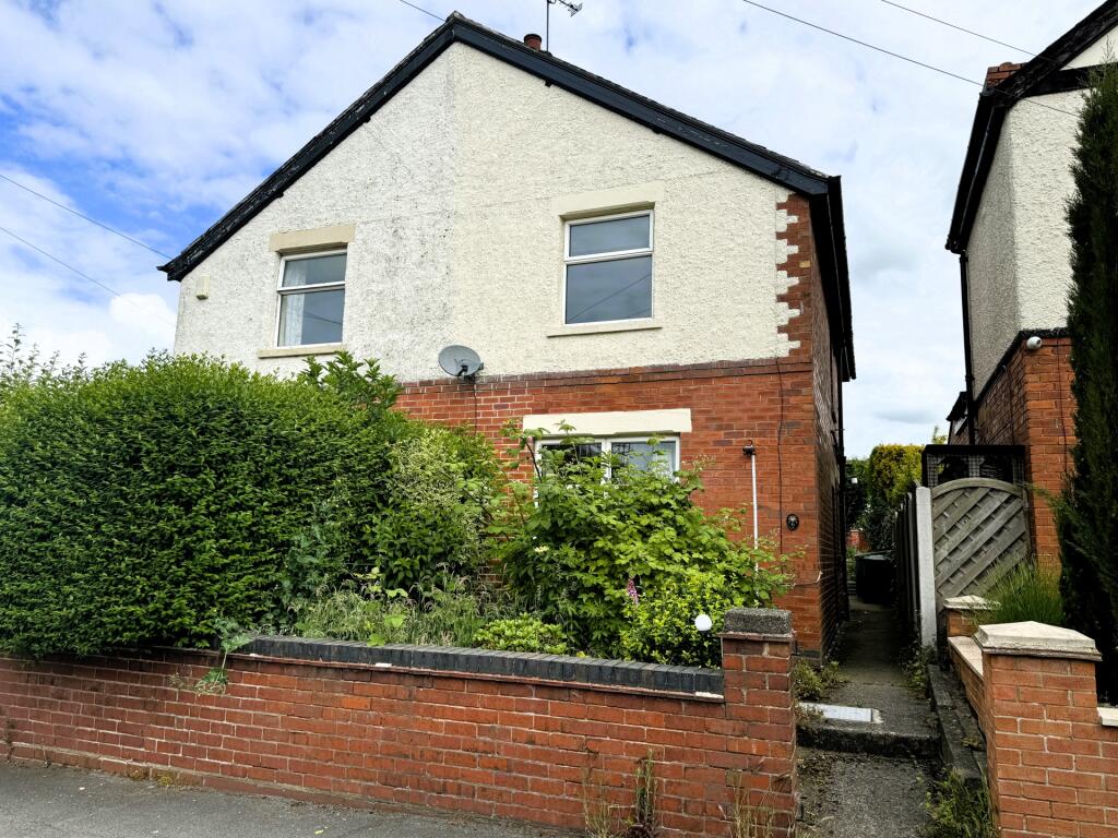 2 bedroom semidetached house for sale in Newlands Drive, Riddings, DE55