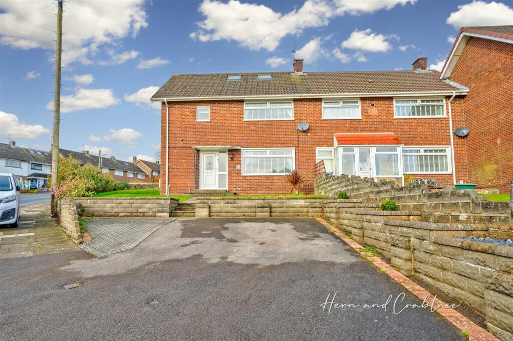 4 bedroom end of terrace house for sale in Firs Avenue, Pentrebane