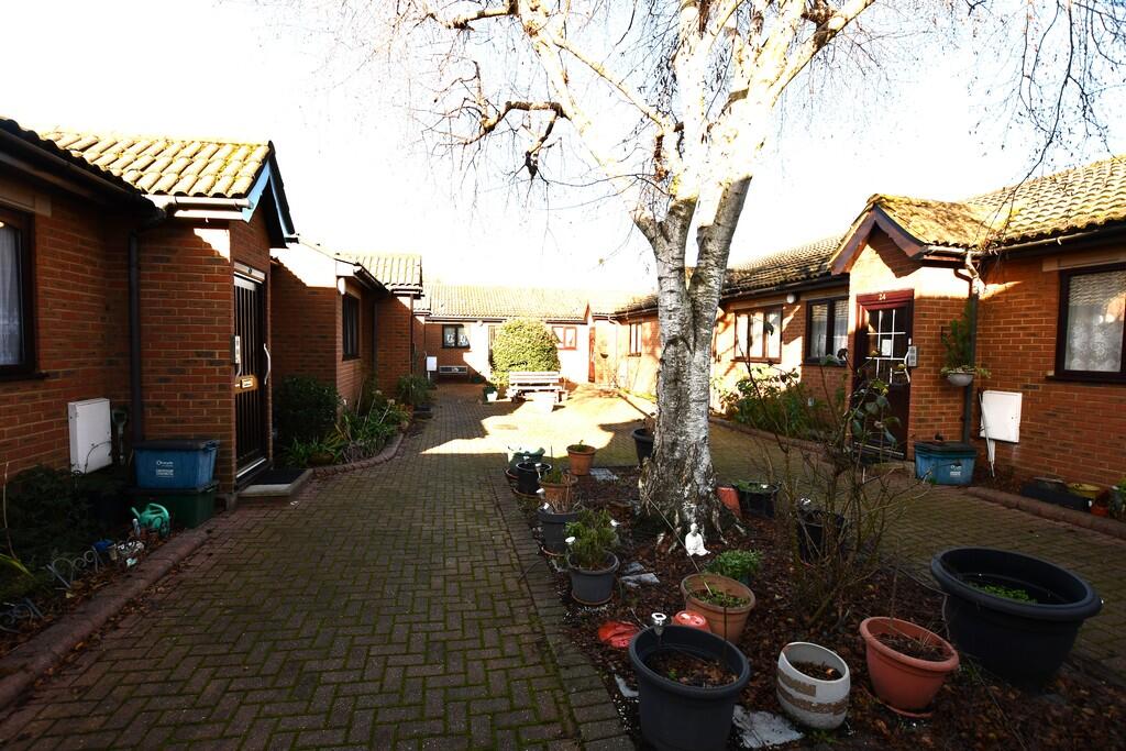Additional property image - Bletchingley Close, Thornton Heath