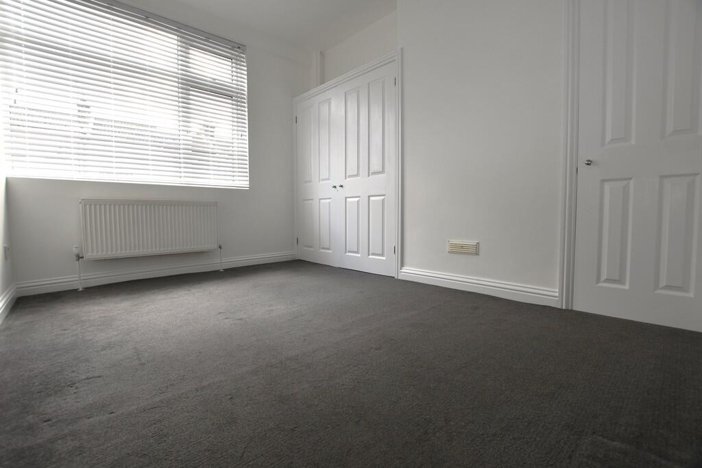 Main image of property: FLAT B, 83 Oval Road