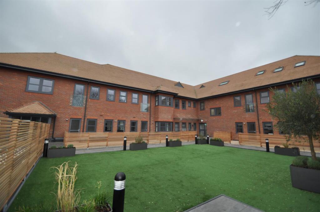 Main image of property: 44 Finchampstead Road, Wokingham