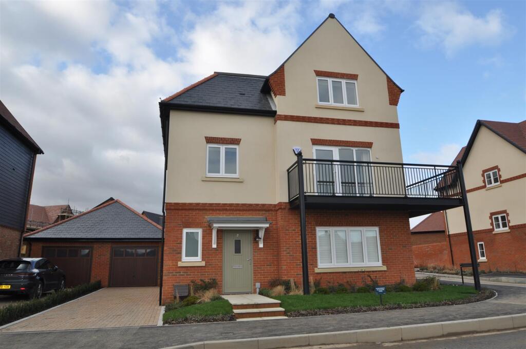 Main image of property: Lovejoy, Warfield, Bracknell