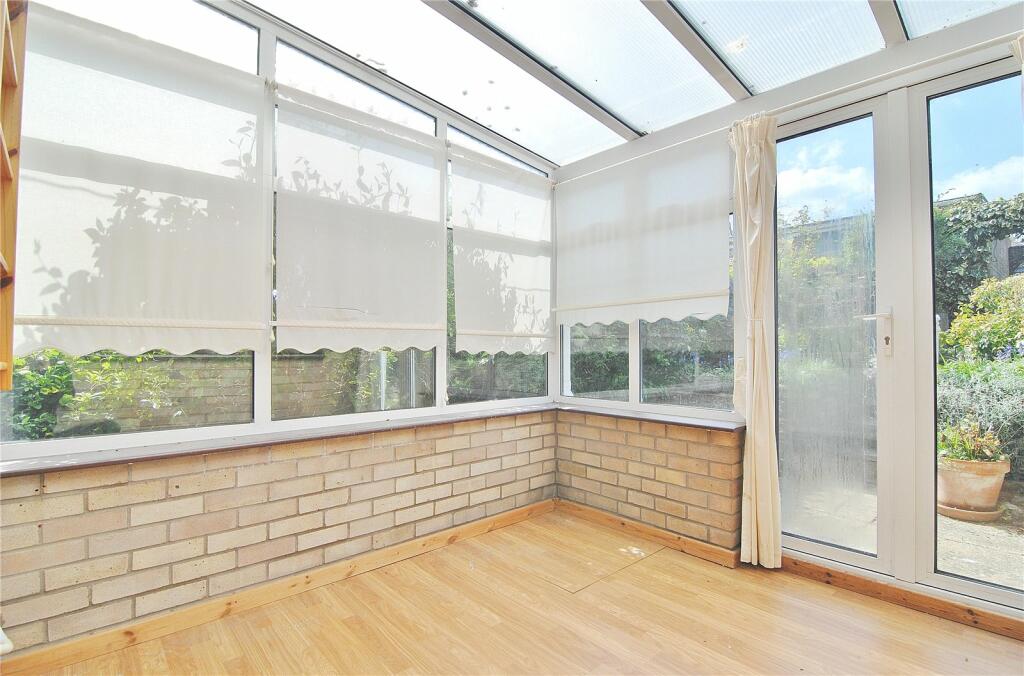 3 bedroom semidetached house for sale in Barrowfield Road, Stroud