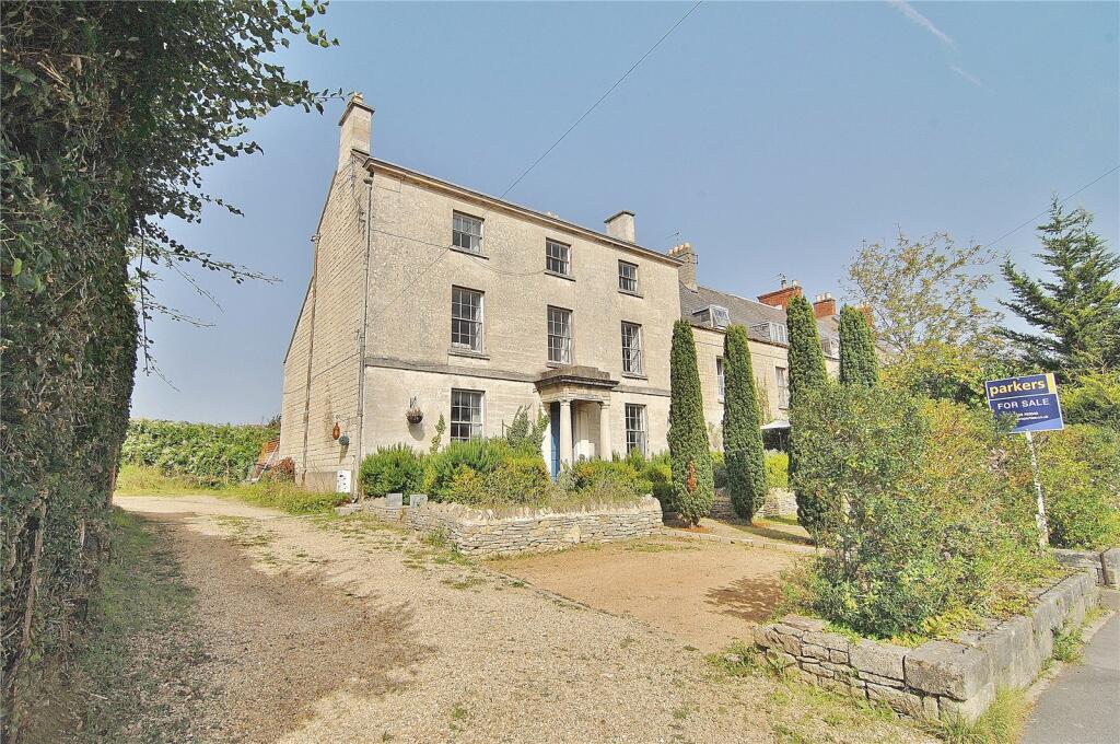 4 bedroom detached house for sale in Cainscross Road, Stroud