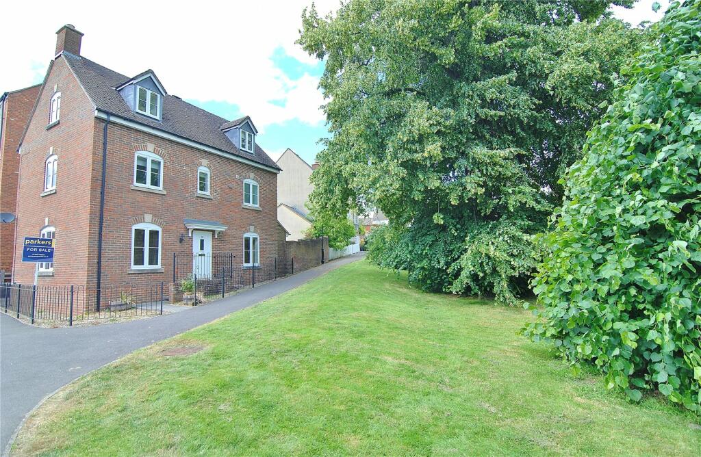 4 bedroom detached house for sale in Home Orchard, Ebley, Stroud, Gloucestershire, GL5