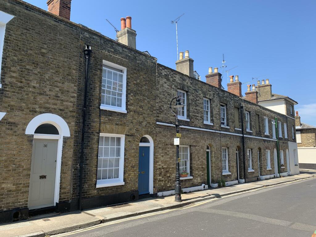 3 bedroom terraced house for rent in Orchard Street, CANTERBURY, CT2