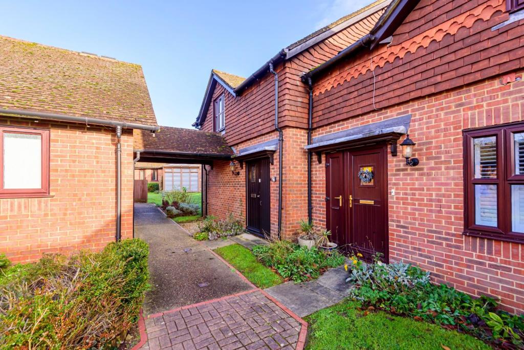 3 bedroom end of terrace house for sale in Jarmans Field, Wye, Ashford TN25