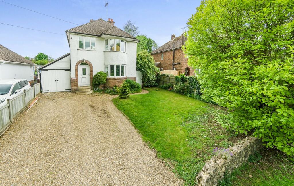 4 bedroom detached house for sale in Faversham Road, Kennington, Ashford TN24