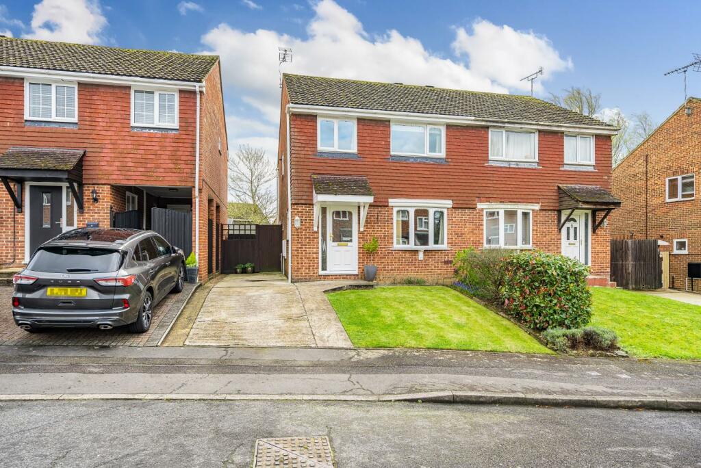 3 bedroom semidetached house for sale in Woolmer Drive, Willesborough