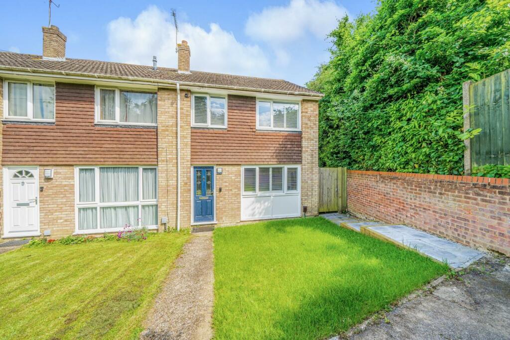3 bedroom end of terrace house for sale in Quantock Drive, Ashford TN24