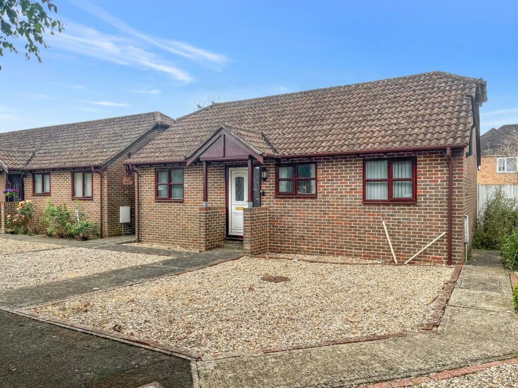 2 bedroom detached bungalow for sale in Bramley Gardens, Ashford TN23