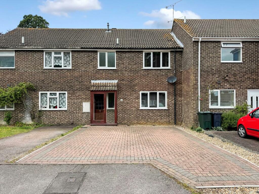 3 bedroom terraced house for sale in Belmore Park, Ashford TN24
