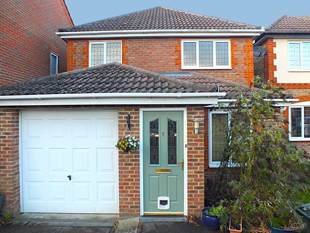 Main image of property: Remus Close, Kingsnorth, TN23 3PY