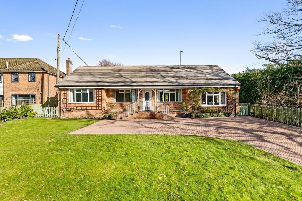 Main image of property: Bromley Green Road, Ashford TN26 2EG