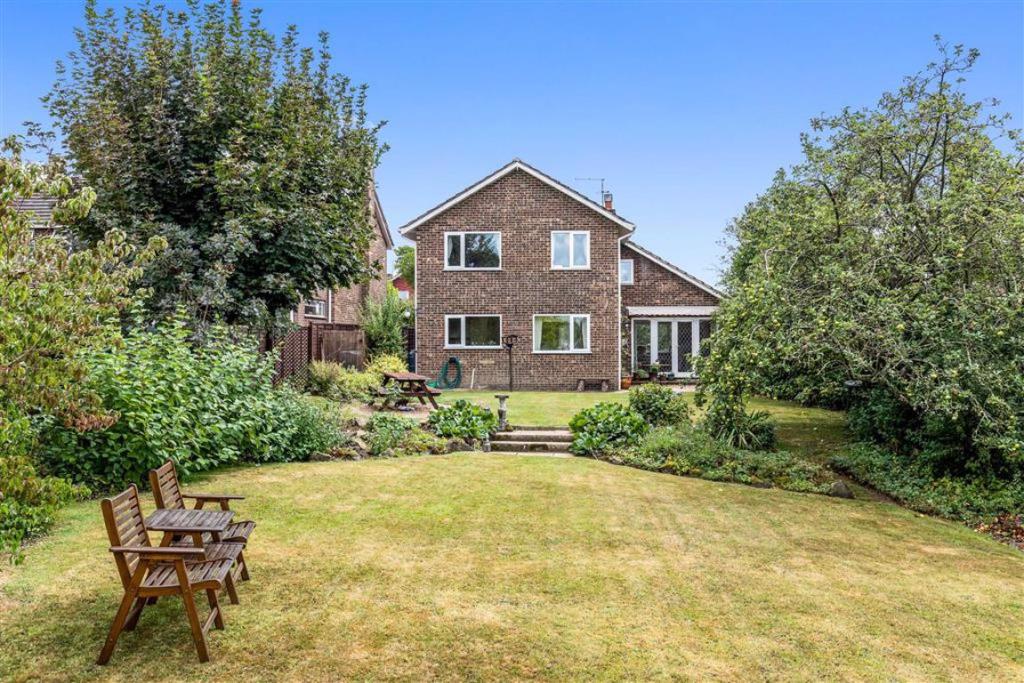 4 bedroom detached house for sale in Park Farm Close ...