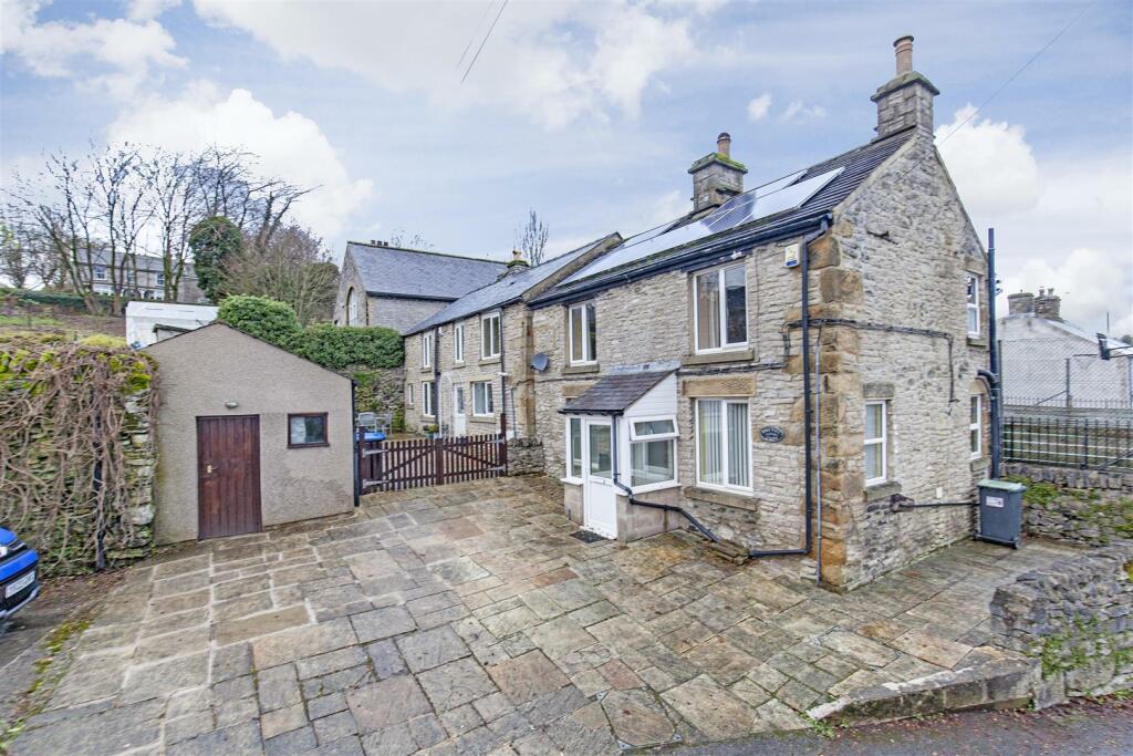 4 bedroom detached house for sale in Hugh Lane, Bradwell, Hope Valley, S33