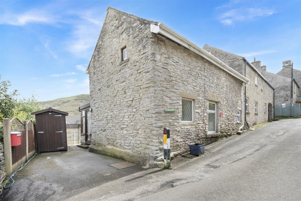 2 bedroom semidetached house for sale in Hugh Lane, Bradwell, Hope
