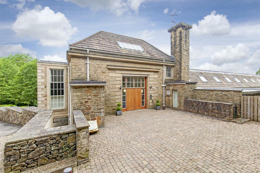 2 bedroom apartment for sale in 15 Ladybower Lodge, Bamford, Hope