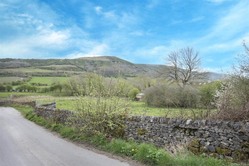 2 bedroom semidetached house for sale in Stretfield, Bradwell, Hope