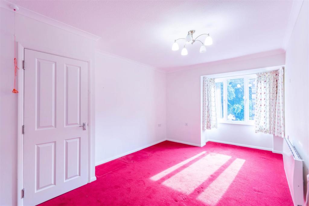 2 bedroom retirement property for sale in Flat 27 Lifestyle House