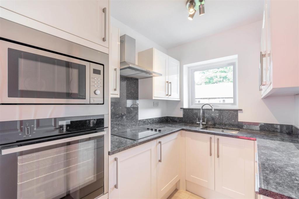 2 bedroom retirement property for sale in Flat 27 Lifestyle House