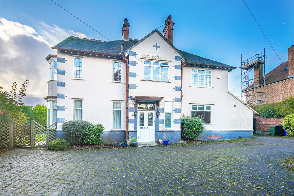 5 bedroom detached house for sale in Sunningdale, 185 Millhouses Lane