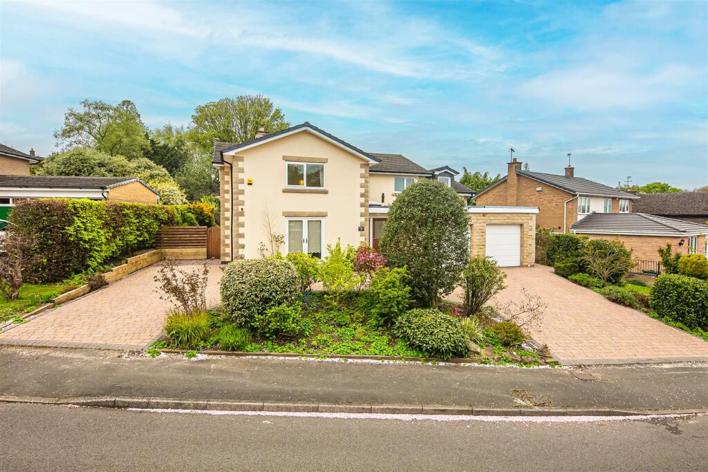 5 bedroom detached house for sale in Porters, 26 Burnt Stones Drive