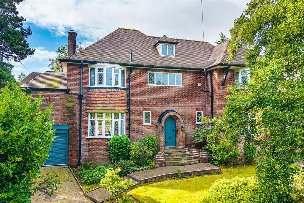 Main image of property: 22 Clarendon Road, Fulwood, S10 3TR