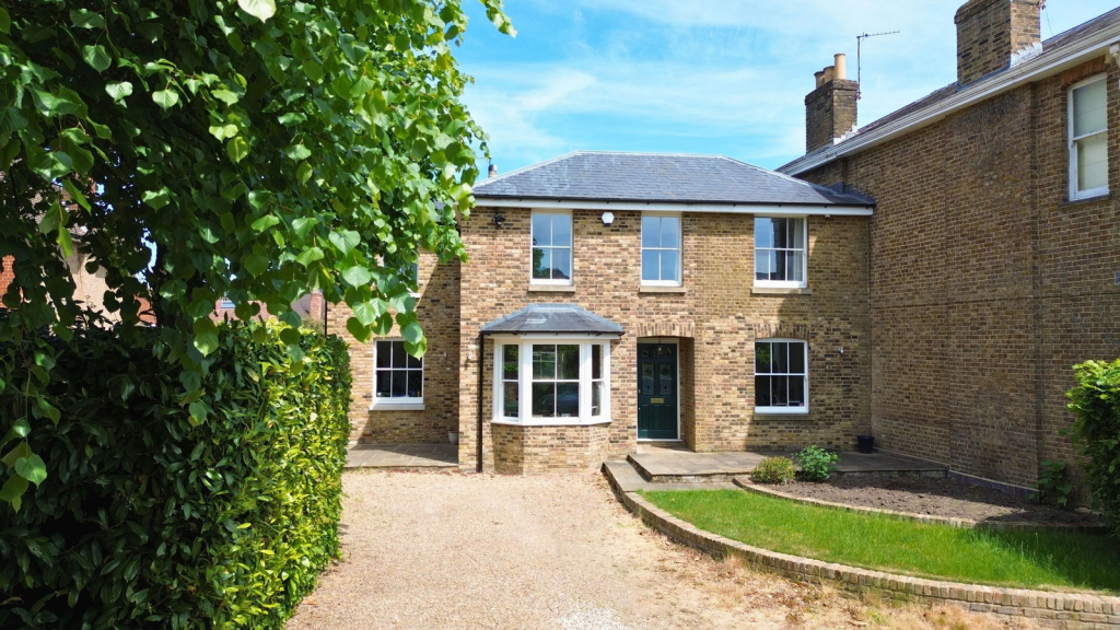 5 bedroom semi-detached house