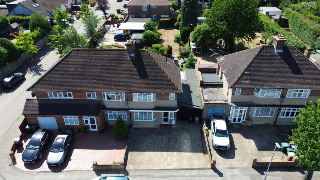 Main image of property: Durrants Drive, Croxley Green, Rickmansworth, WD3 3NZ