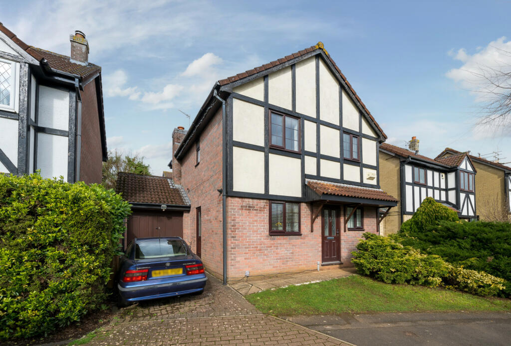 3 bedroom detached house for sale in Tintern Close, Barrs Court