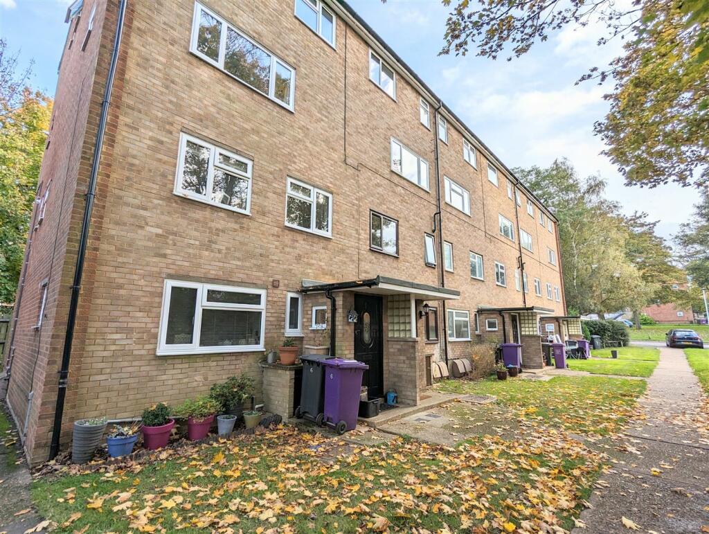 3 bedroom apartment for sale in Haygarth, Knebworth, SG3