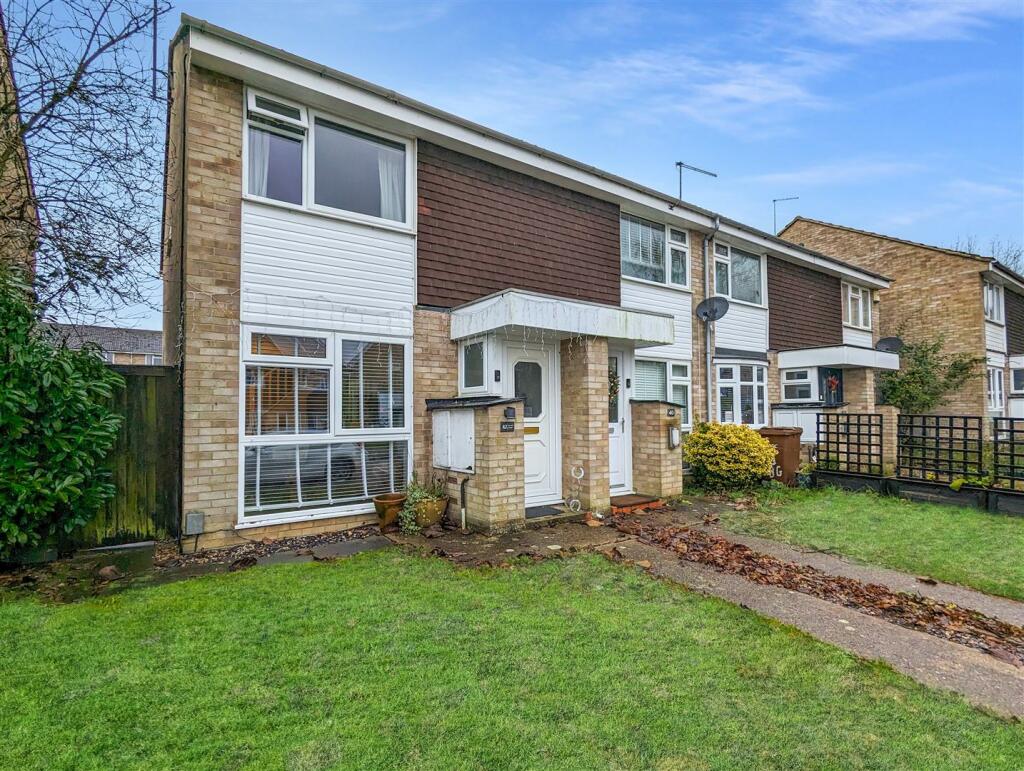 2 bedroom end of terrace house for sale in Broom Grove, Knebworth, SG3