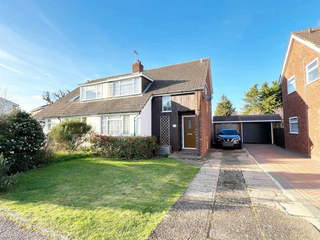 3 bedroom semidetached house for sale in Sayer Way, Knebwoth, SG3