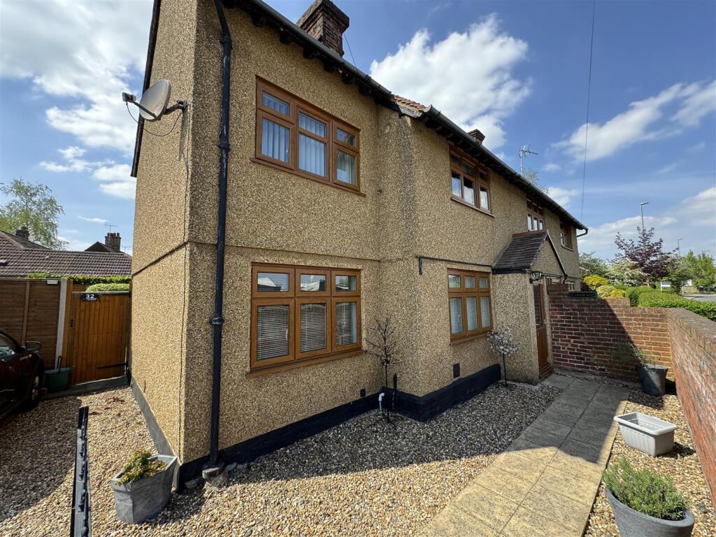 Main image of property: London Road, Woolmer Green